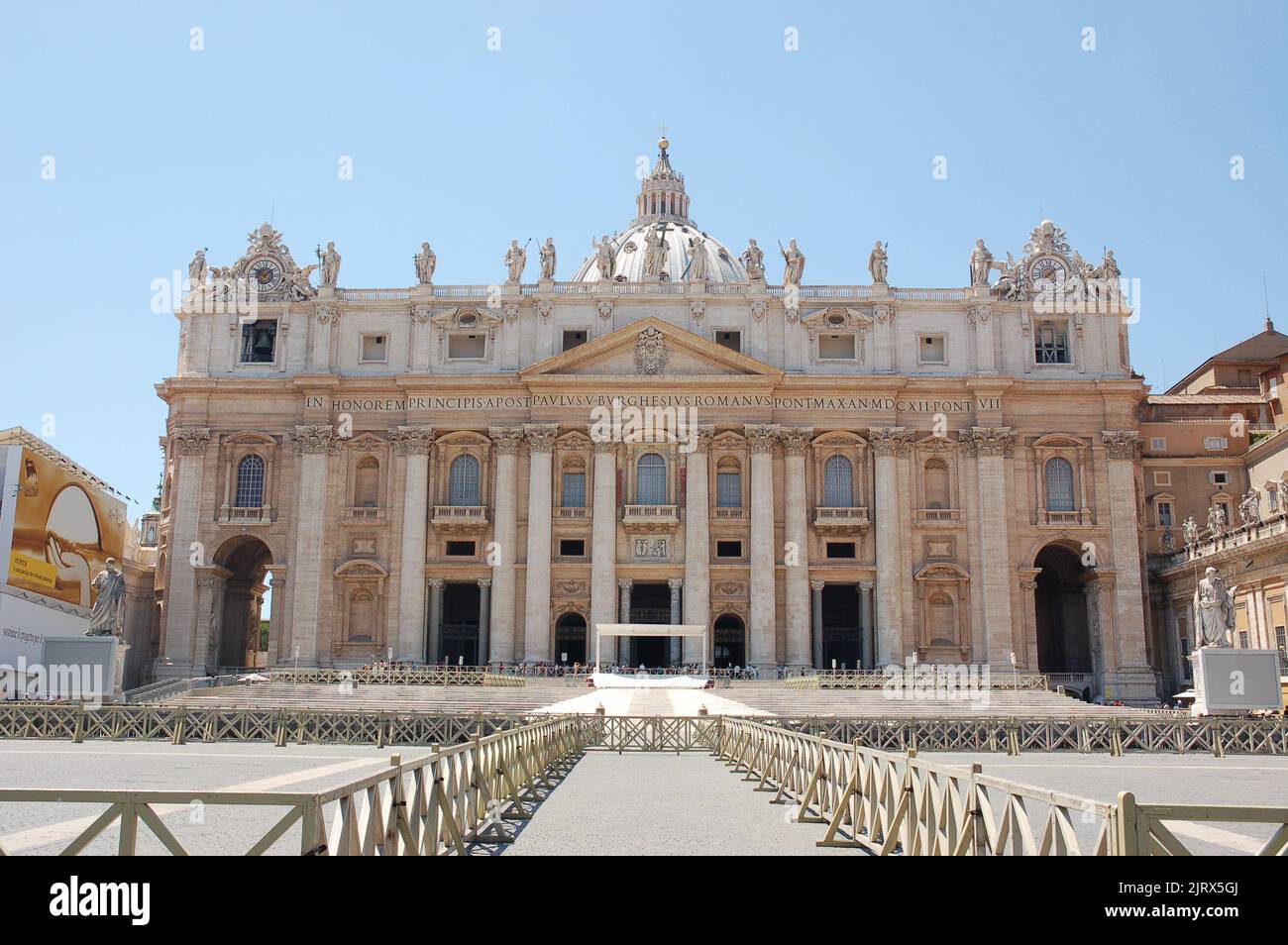 Ein Blick auf den Petersdom in Rom, Italien Stockfoto
