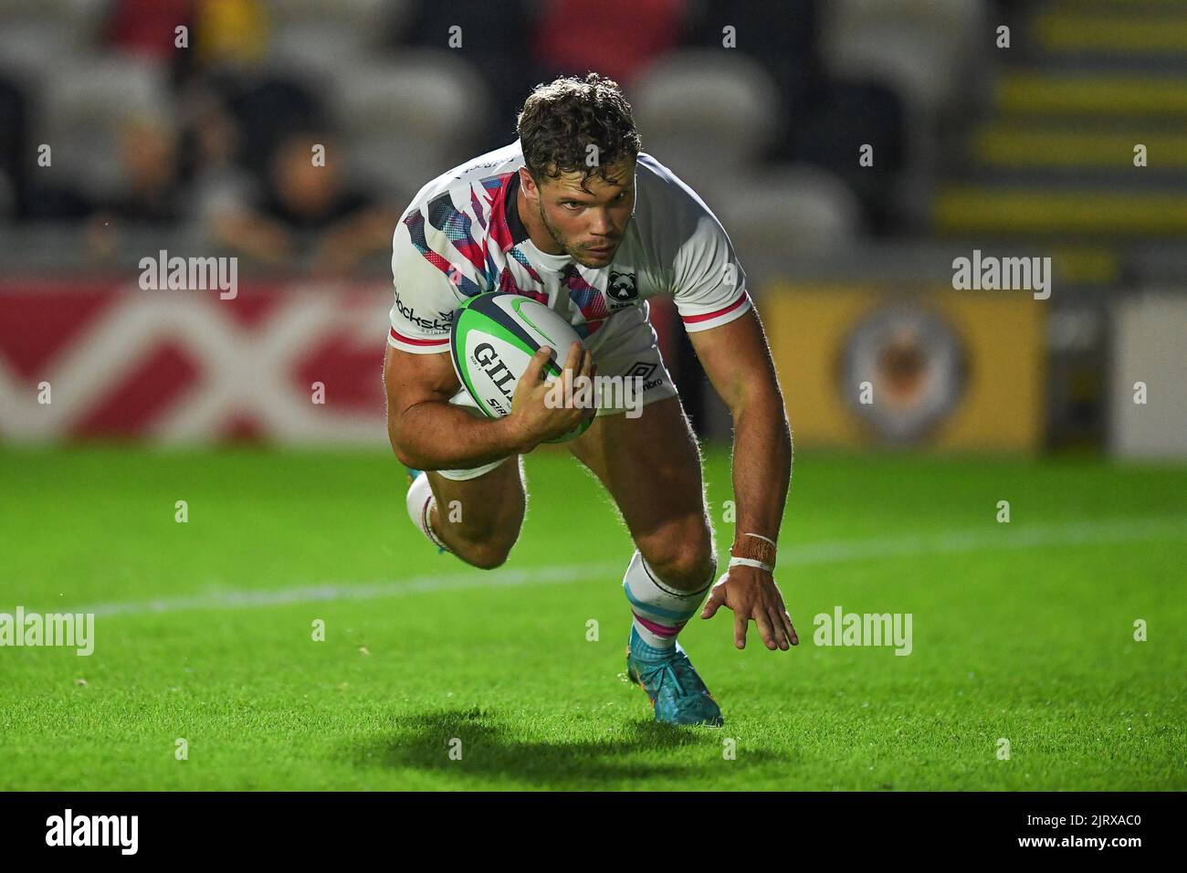 Henry Purdy von Bristol Bears erzielt einen abtrünnigen Versuch, es 28-36 nach Bristol zu schaffen. Stockfoto