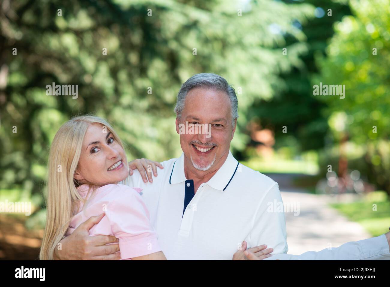 Porträt einer glücklich Reife Paare, die Spaß Stockfoto
