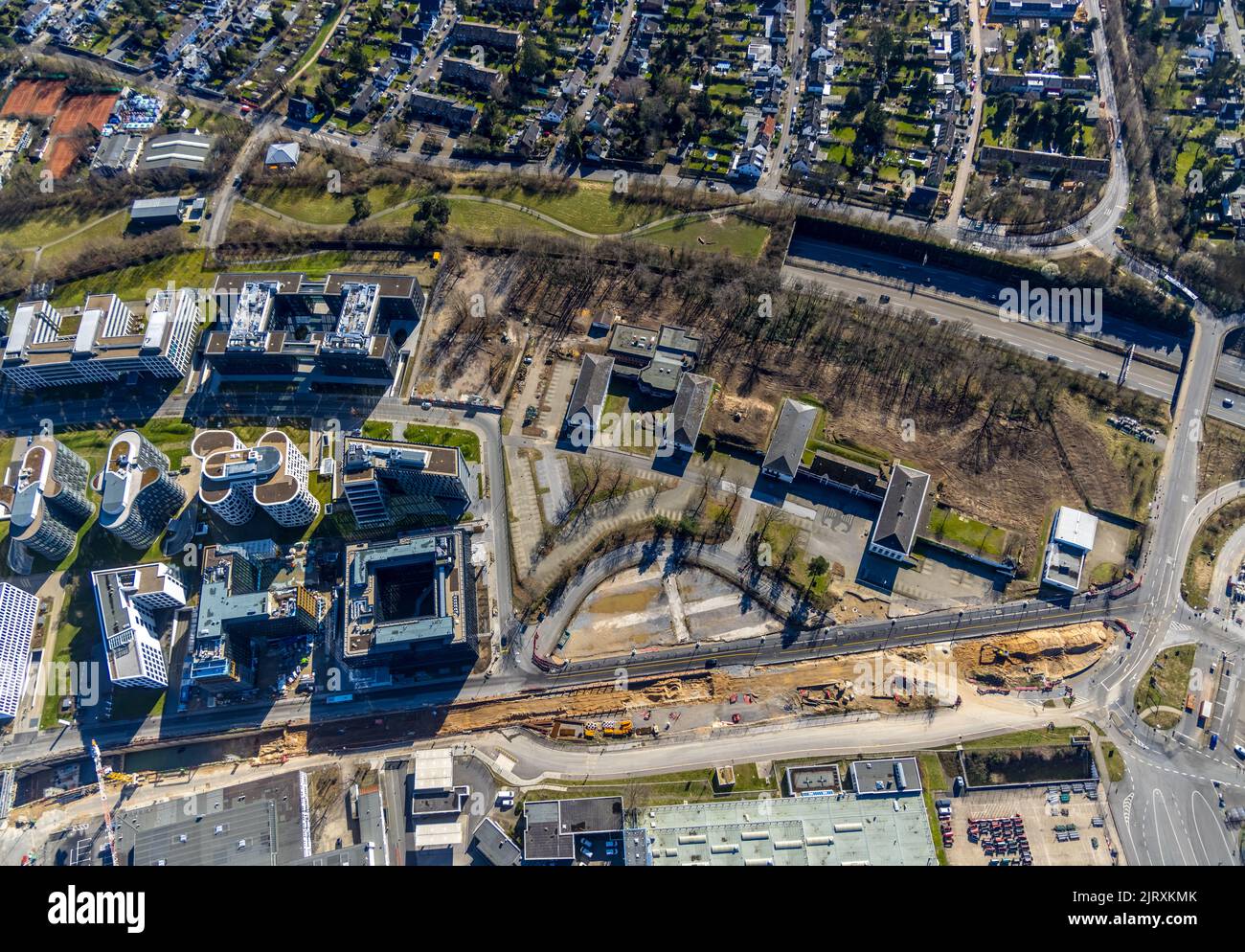 Luftaufnahme, Flughafen Düsseldorf GmbH - Zentrale sowie alter Kasernenbereich an der Düsseldorfer Flughafenstraße, ehemaliges Bundespolizeigebäude in Düs Stockfoto