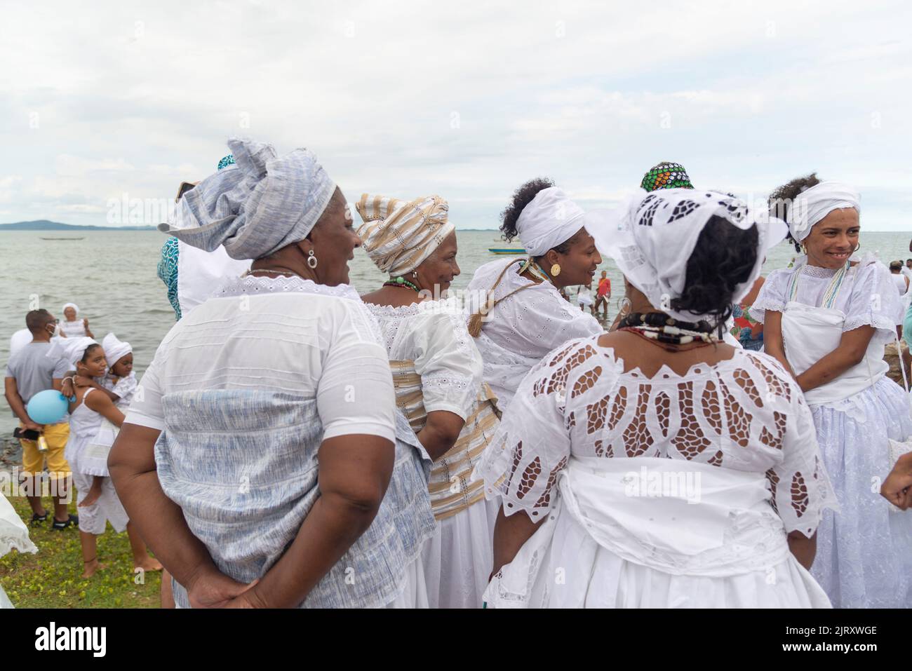 Ein Blick auf Mitglieder der Candomble-Religion während einer religiösen Feier in einem Terreiro in der Stadt Stockfoto