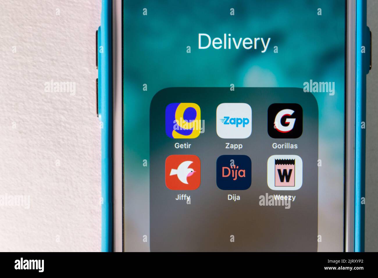 Symbole für Getir, Zapp App, Gorillas, Jiffy Grocery, Dija und Weezy UK auf einem iPhone. Beliebte Lebensmittelzustellung Start-up oder Service in Großbritannien, und Europa-Konzept Stockfoto