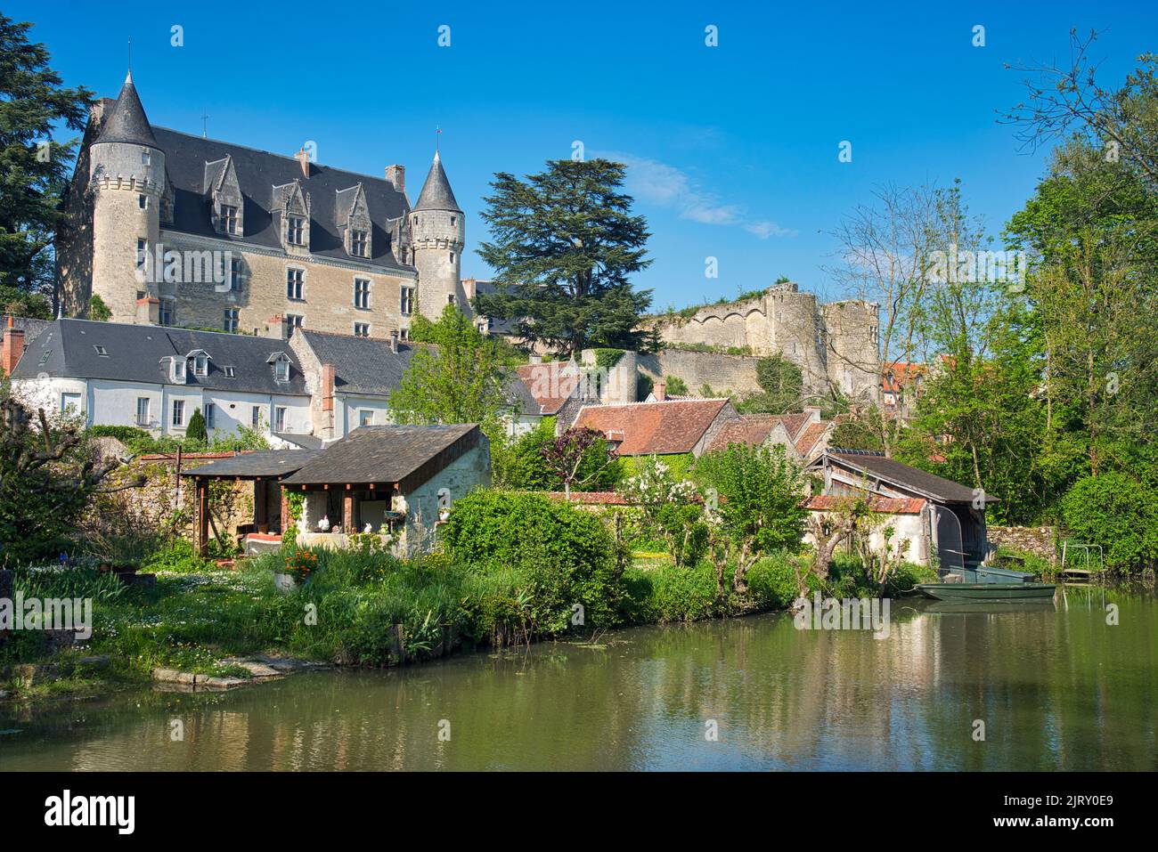 Foto des Schlosses von Montresor und die Reflexion Stockfoto