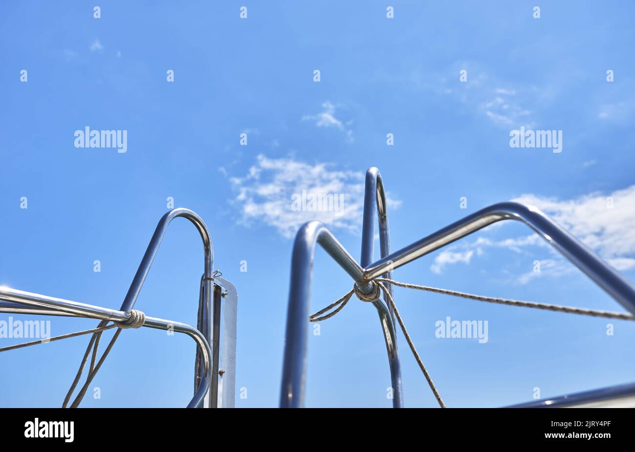 Detail der Bugschiene eines Motorbootes oder Bootes Stockfoto