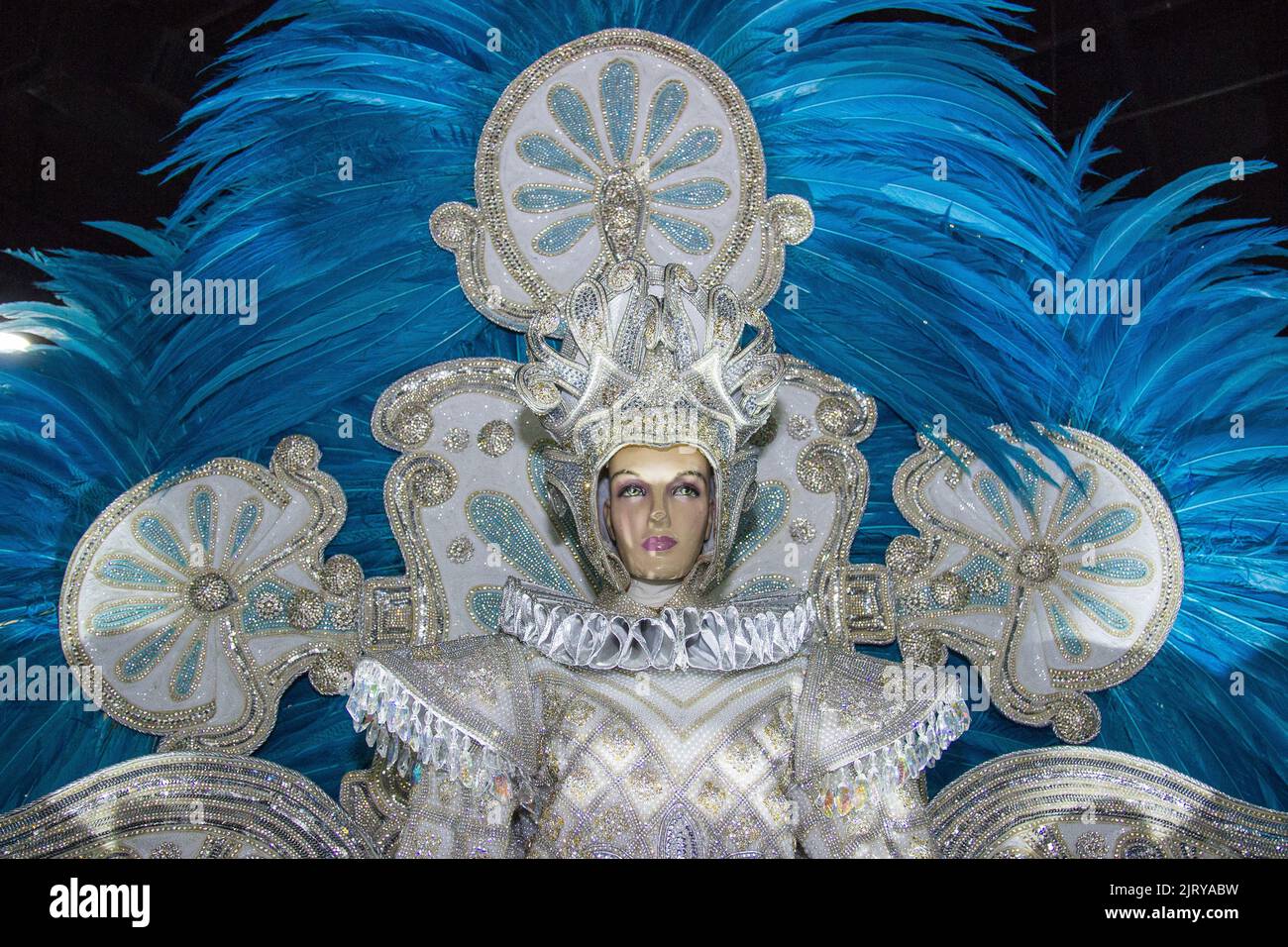 Typisches Karnevalskostüm aus rio de janeiro brasilien. Stockfoto