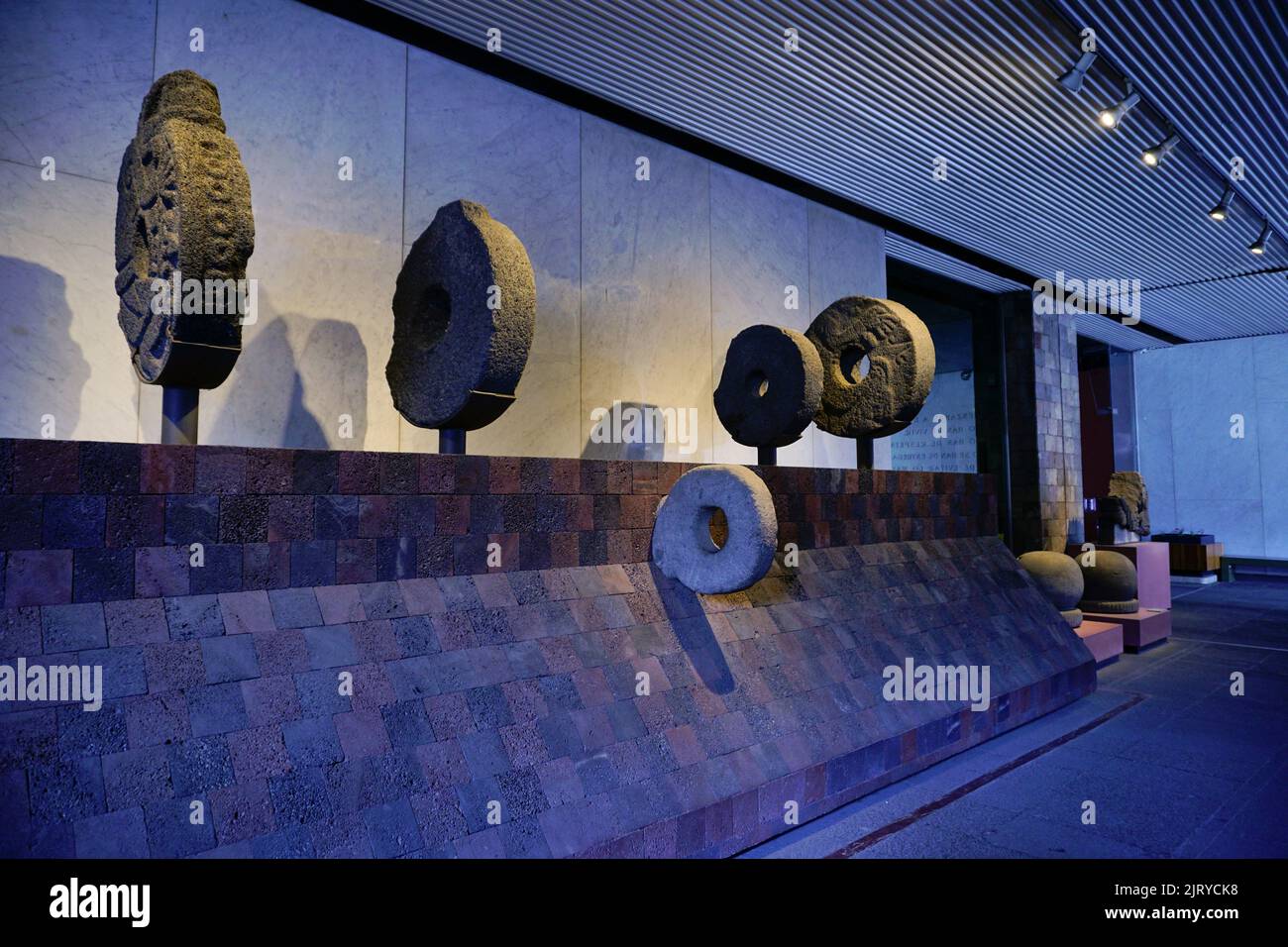 Steinreifen für uraltes Pelota-Spiel, National Anthropology Museum, Chapultepec Park, Mexiko-Stadt, Mexiko Stockfoto