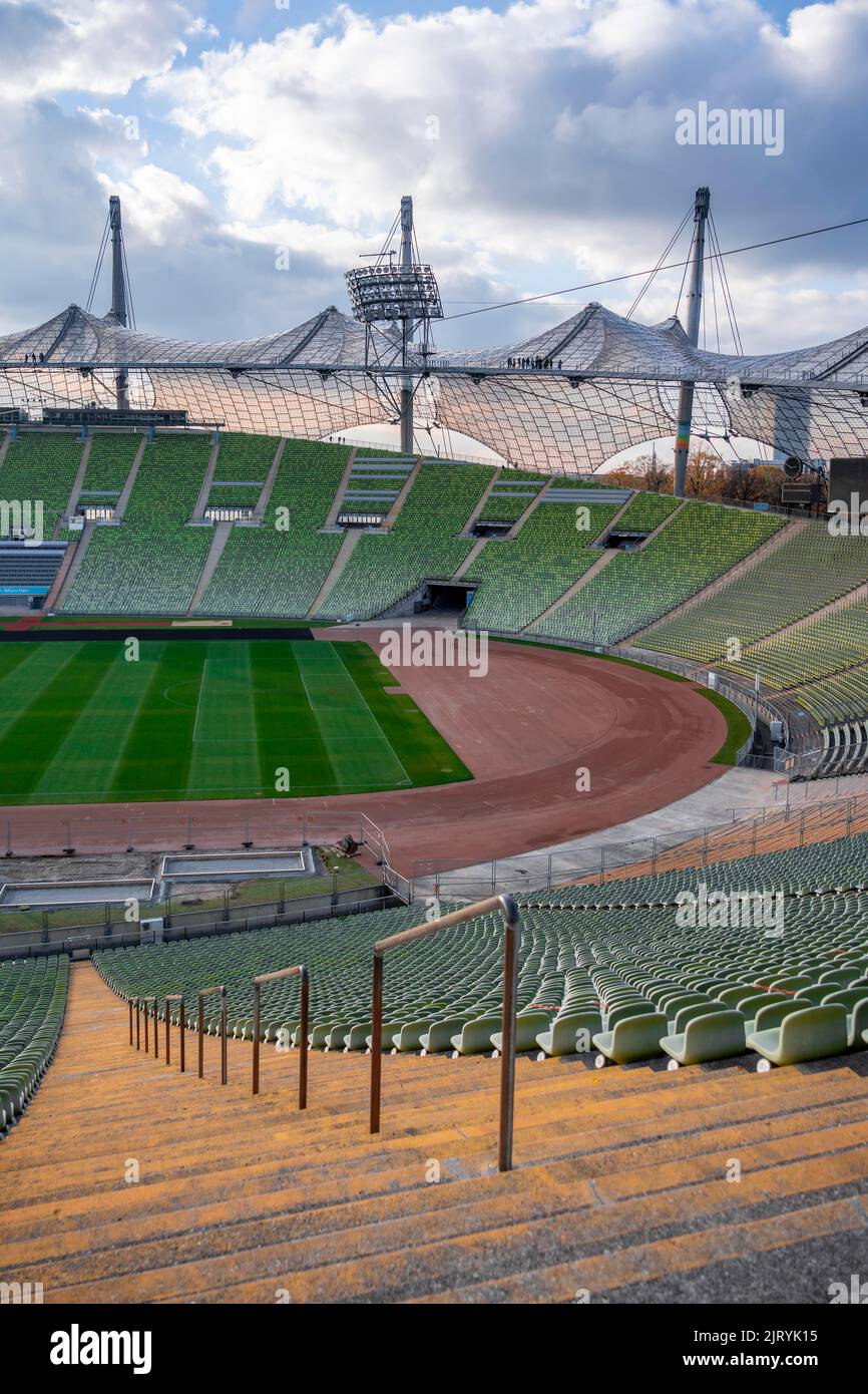 Olympiastadion mit Zeltdach, Olympiapark, München, Bayern, Deutschland Stockfoto