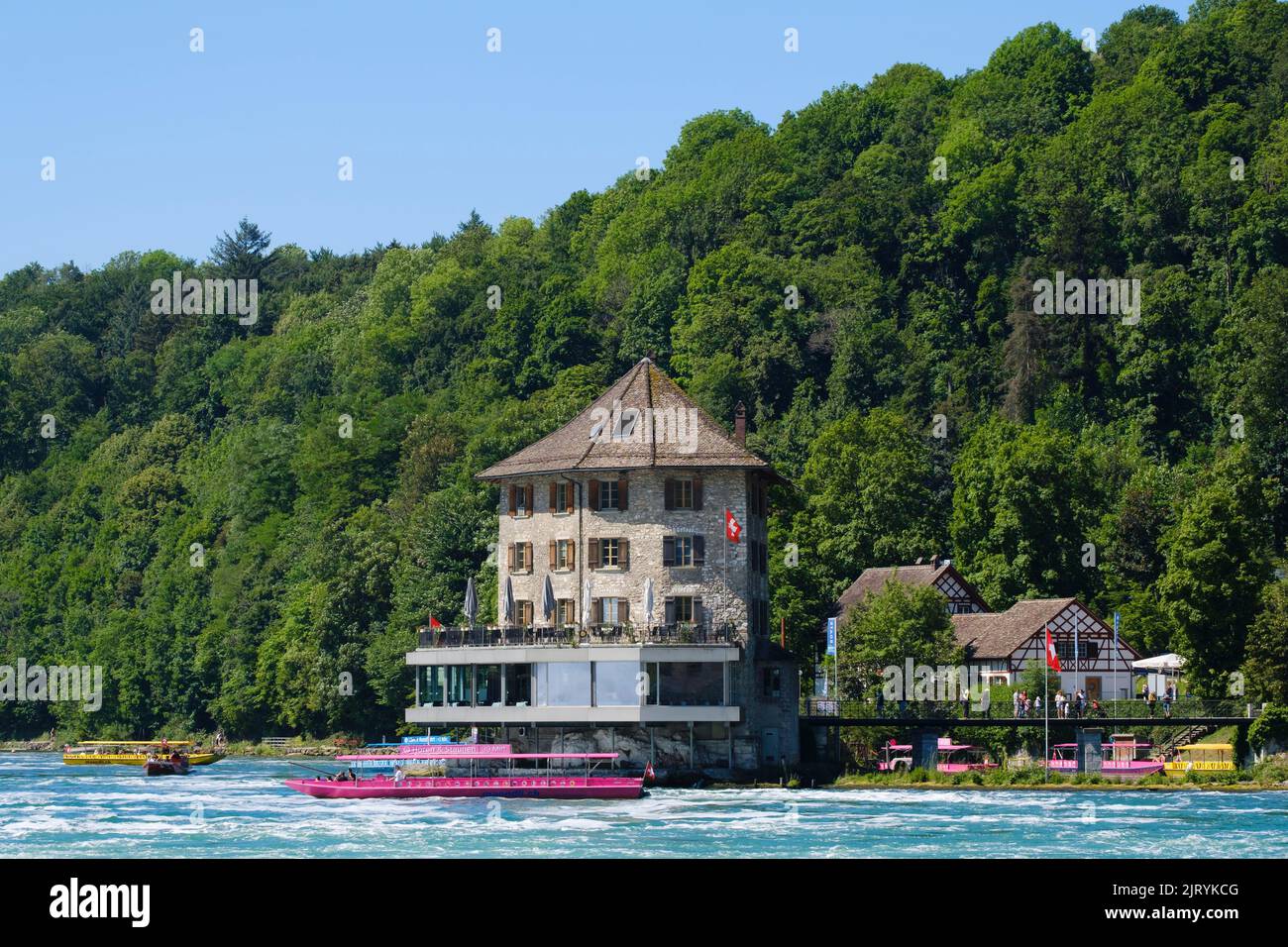 Boote für Rundfahrten und Schloessli Woerth am Rheinfall, Schaffhausen, Kanton Schaffhausen, Schweiz Stockfoto