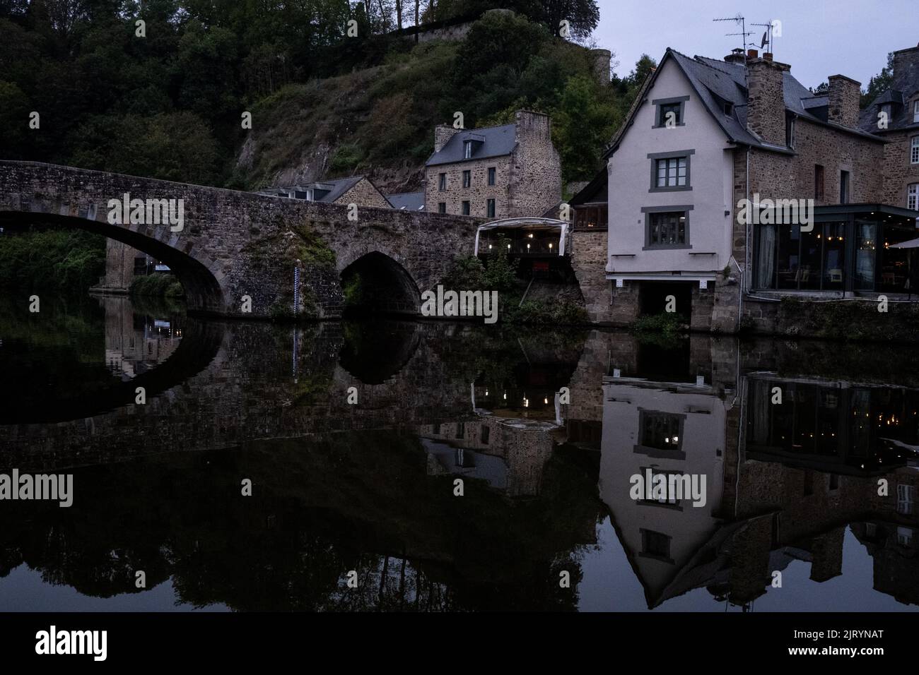 Frankreich, Bretagne, Dinan, September 2020. Langfristiger Bericht über die Probleme des Flusses Rance in der Bretagne und insbesondere über die Frage des Siltens. H Stockfoto