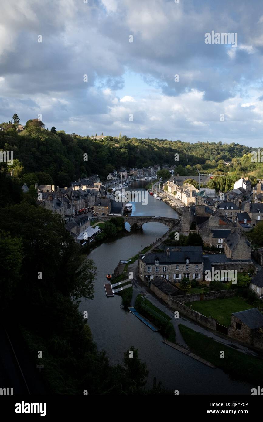 Frankreich, Bretagne, Dinan, September 2020. Langfristiger Bericht über die Probleme des Flusses Rance in der Bretagne und insbesondere über die Frage des Siltens. H Stockfoto