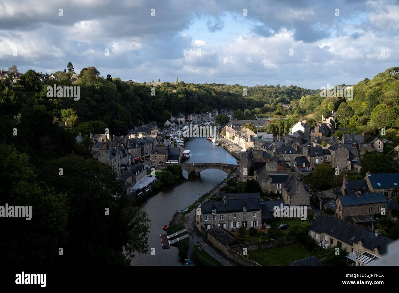 Frankreich, Bretagne, Dinan, September 2020. Langfristiger Bericht über die Probleme des Flusses Rance in der Bretagne und insbesondere über die Frage des Siltens. H Stockfoto