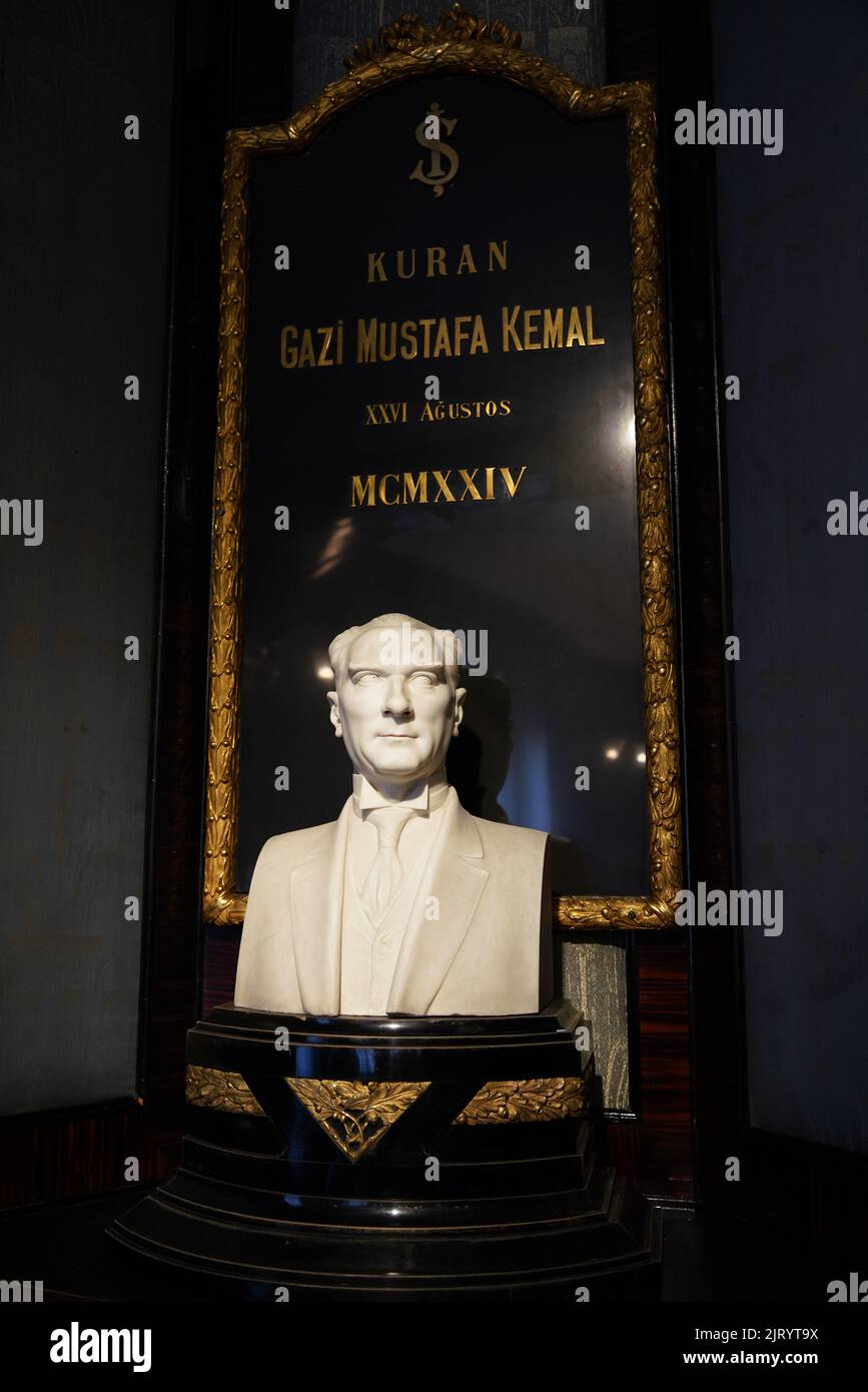 ANKARA, TURKIYE - 04. JUNI 2022: Atatürk-Büste in Turkiye ist das Bankasi Economic Independence Museum, das 1929 als Hauptquartier von Turkij erbaut wurde Stockfoto