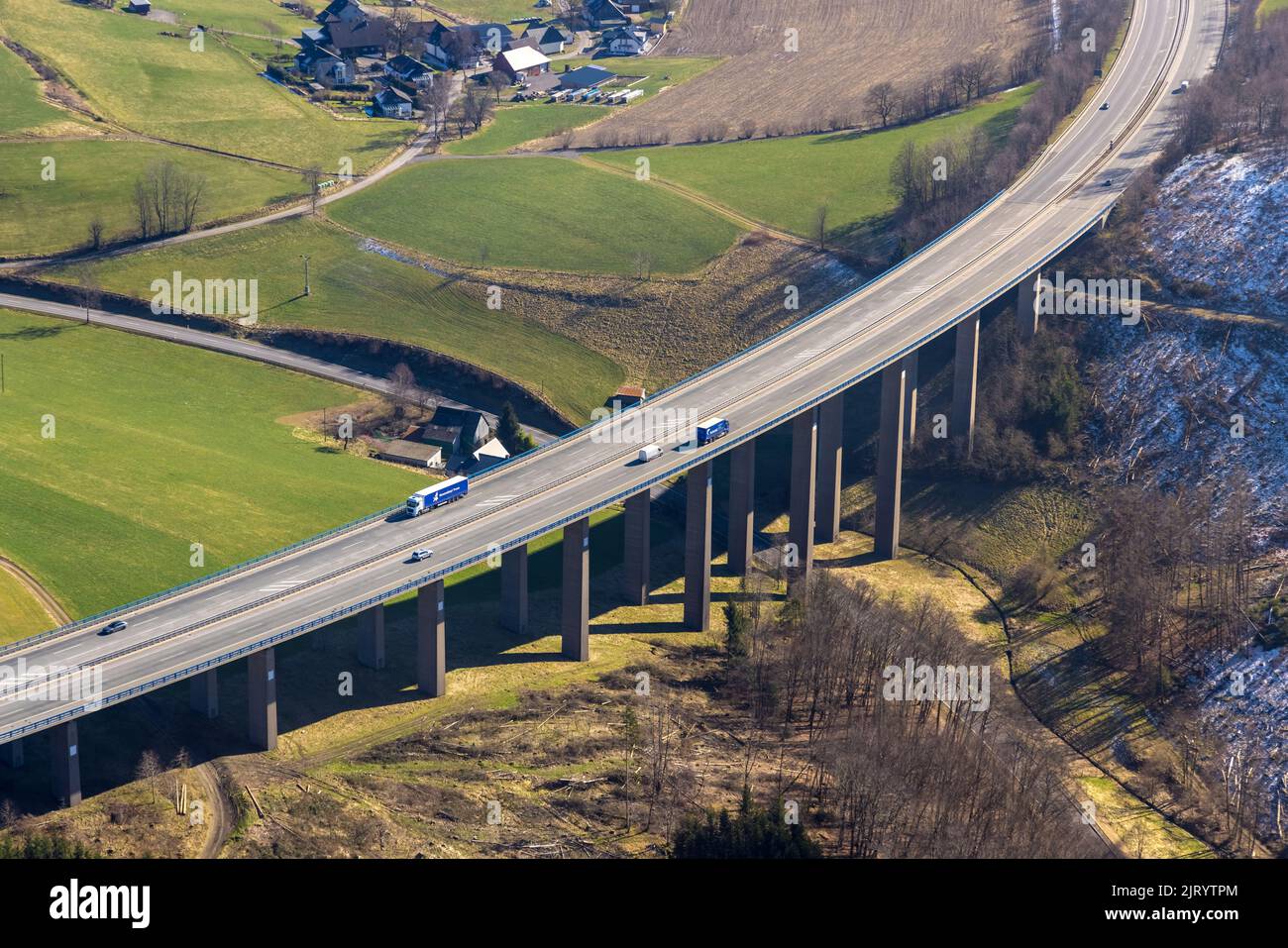 Autobahnbrücke Talbrücke Beustenbach der Autobahn A45 Sauerlandlinie, Oberrengse, Gummersbach, Sauerland, Nordrhein-Westfalen, Deutschland, Autobahn, Auto Stockfoto