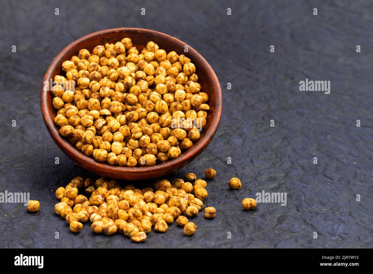 Kurkura Chana Dal Masala Namkeen Mischung Auch Kurkure Kala Channa Dalmoth Nimki Genannt Wird Aus Bhuna Bengal Gram In Garam Masala Gewürze Geröstet Stockfoto