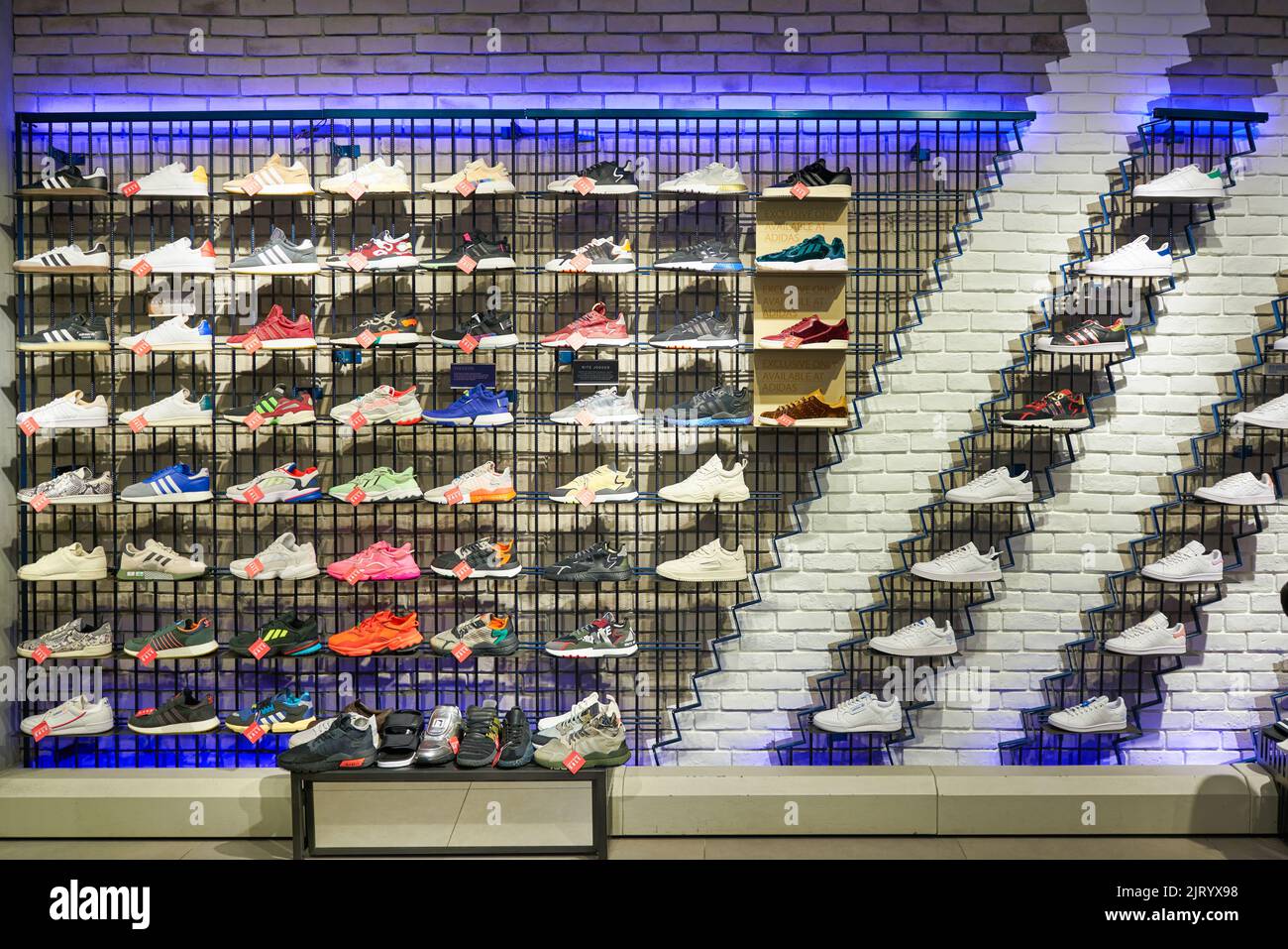 Adidas Shop im SURIA KLCC in Kuala Lumpur Malaysia Stockfotografie Alamy