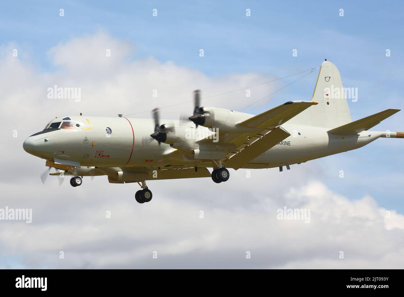 Lockheed P-3C Orion der deutschen Marine bei der Ankunft beim Royal International Air Tattoo RIAT 2022 bei RAF Fairford, Großbritannien Stockfoto