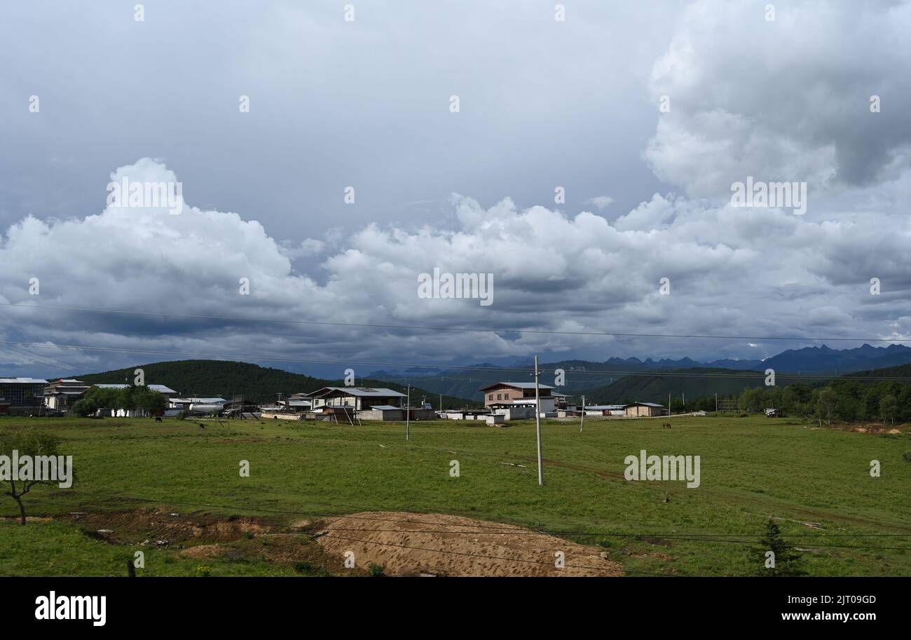 Blick aus der Landschaft auf dem Weg nach Shangri-La in der chinesischen Provinz Yunnan Stockfoto