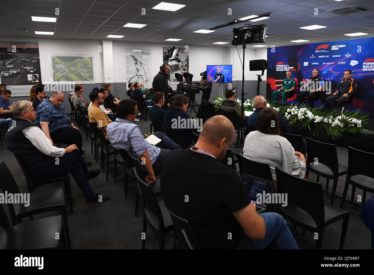 (L bis R): Mike Krack (LUX) Aston Martin F1 Team, Teamchef; Otmar Szafnauer (USA) Alpine F1 Team, Teamchef; und Andreas Seidl, McLaren Managing Director, bei der FIA Pressekonferenz. 27.08.2022. Formel 1 Weltmeisterschaft, Rd 14, Großer Preis Von Belgien, Spa Francorchamps, Belgien, Qualifizierender Tag. Bildnachweis sollte lauten: XPB/Press Association Images. Stockfoto