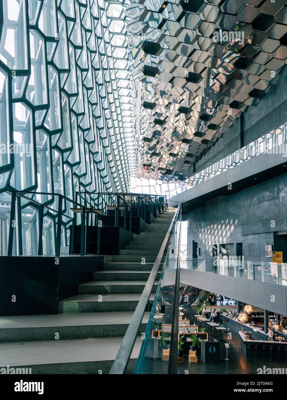 Innenaufnahme der Harpa Concert Hall, Reykjavik, Island Stockfoto