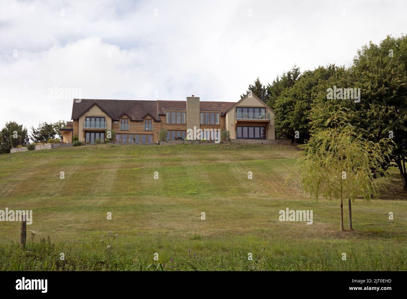Große luxuriöse Anwesen am Ufer des Flusses Avon Warwickshire Stockfoto