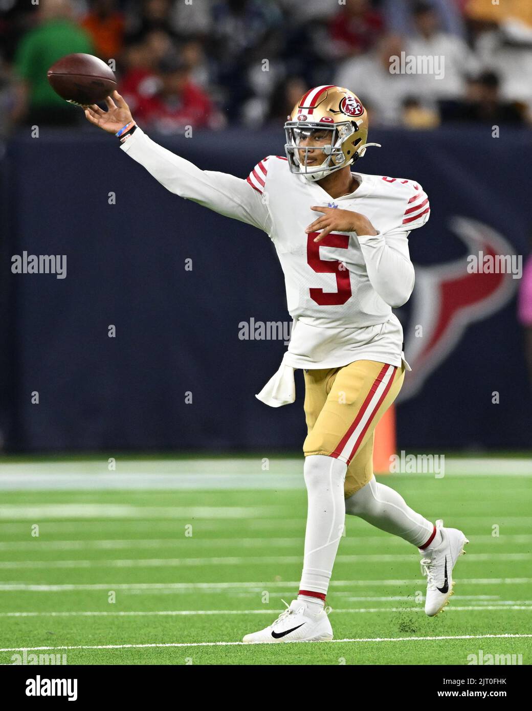 San Francisco 49ers Quarterback Trey Lance (5) wirft einen Pass im ersten Viertel des NFL-Spiels zwischen dem San Francisco 49ers und dem Houston Texa Stockfoto