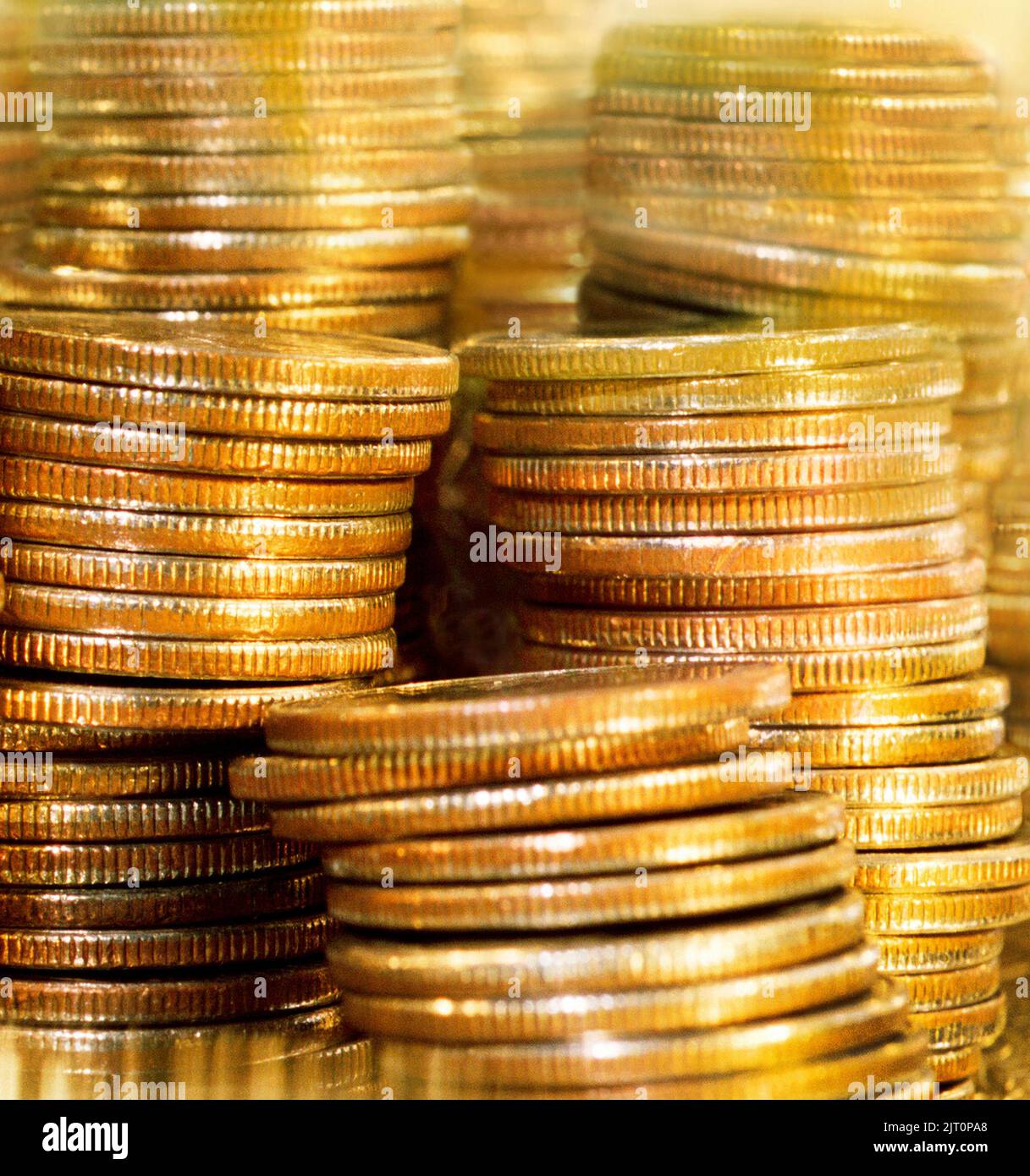 Gold. Stapel Goldmünzen. Geldreserven und Ersparnisse. Kapitalismuskonzept. Ermessenseinkommen. Verfügbares Einkommen, Inflation, Stagflation und Handel USA Stockfoto