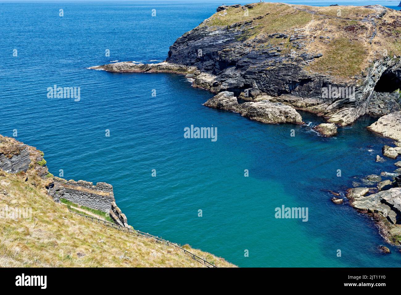 Blick auf die Küste von Tintagel Castle, Cornwall, England, Großbritannien - 12.. August 2022 Stockfoto