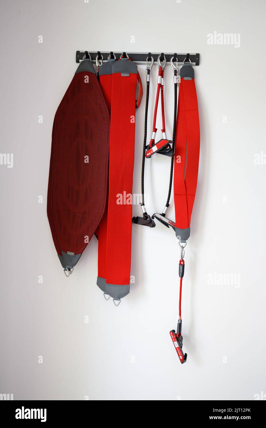 Pilates Studio-Fitnessgeräte. Suspensionstherapiesystem Stockfoto