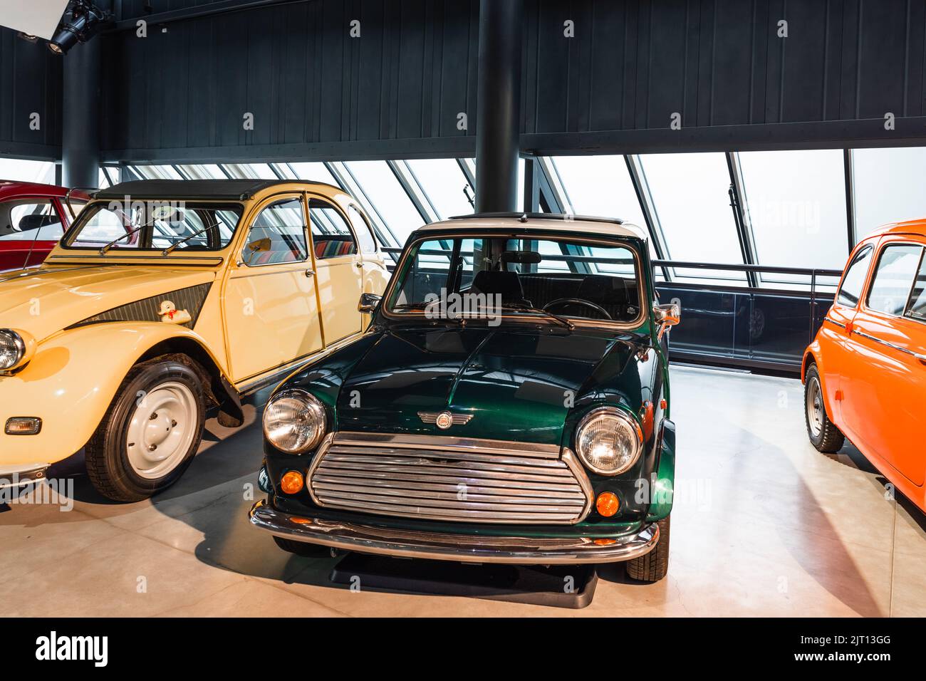 Rover Mini Mk.VI – Klassisches Retro-Auto. Rigaer Motormuseum. Riga, Lettland, 17. August 2022 Stockfoto