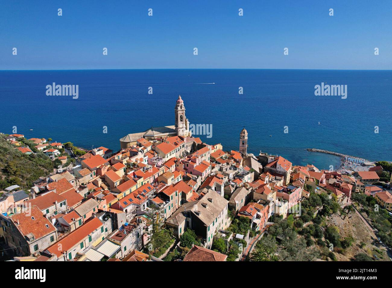 Luftaufnahme des Dorfes Cervo an der italienischen Riviera in der Provinz Imperia, Ligurien, Italien. Stockfoto