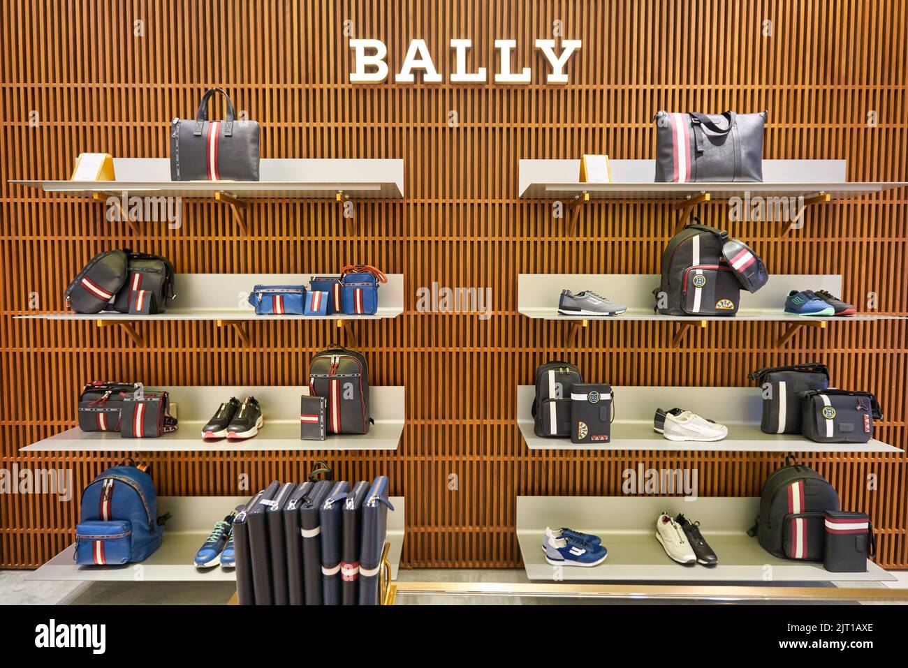 SINGAPUR – CIRCA JANUAR 2020: Bally-Luxusgüter werden im NGE Ann City Einkaufszentrum ausgestellt. Stockfoto