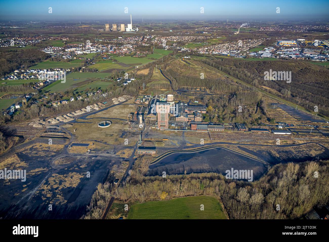 Luftaufnahme, Heinrich Robert Kollision mit Hammerkopf Turm und CreativRevier Hamm und im Hintergrund das Kraftwerk der RWE Power AG Gersteinwerk in Stockfoto