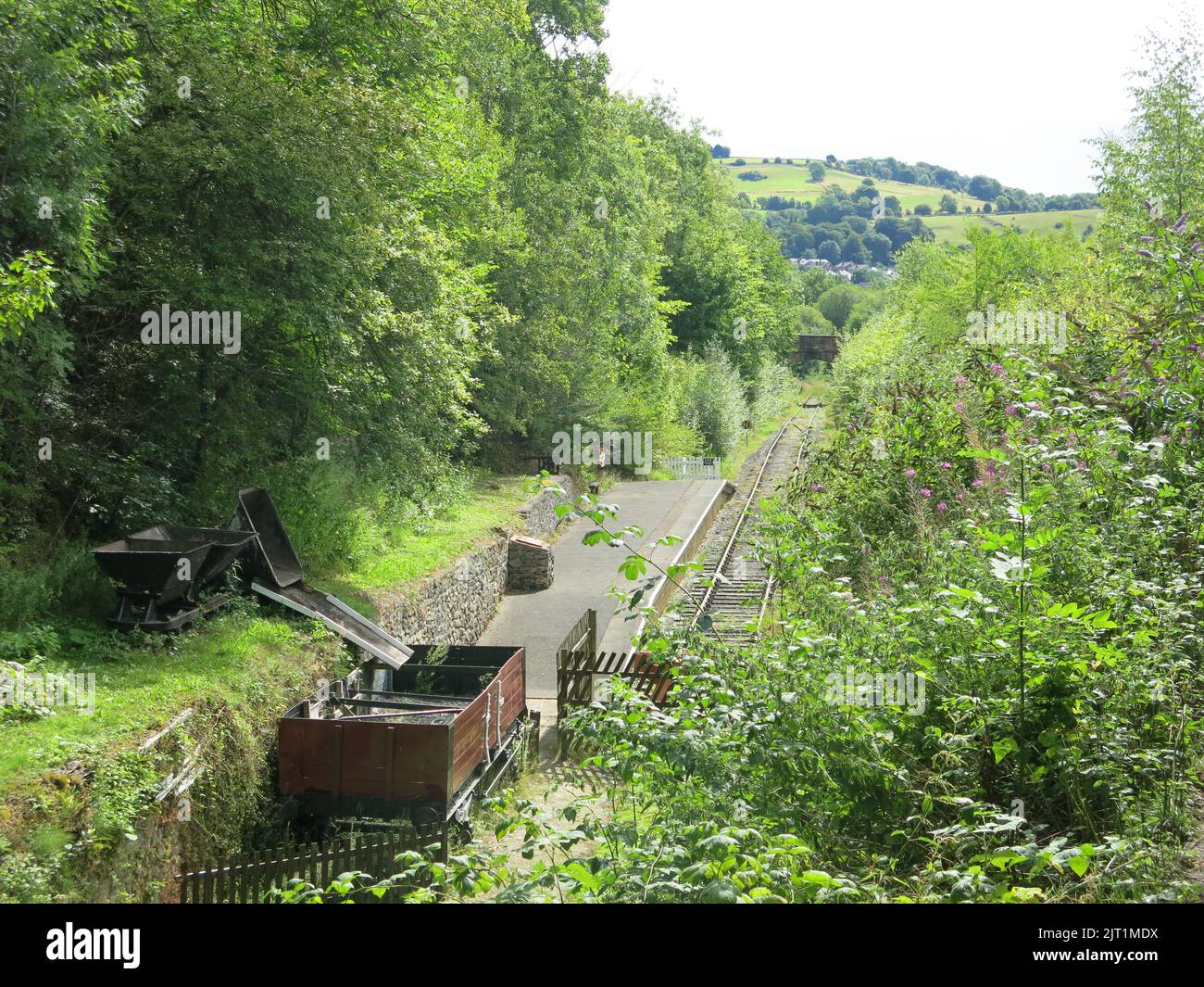 Die Ecclesbourne Valley Railway Association eröffnete 2005 eine neue Plattform am Bahnhof Ravenstor, die zuvor als Verladestelle für Stein aus lokalen Steinbrüchen genutzt wurde. Stockfoto