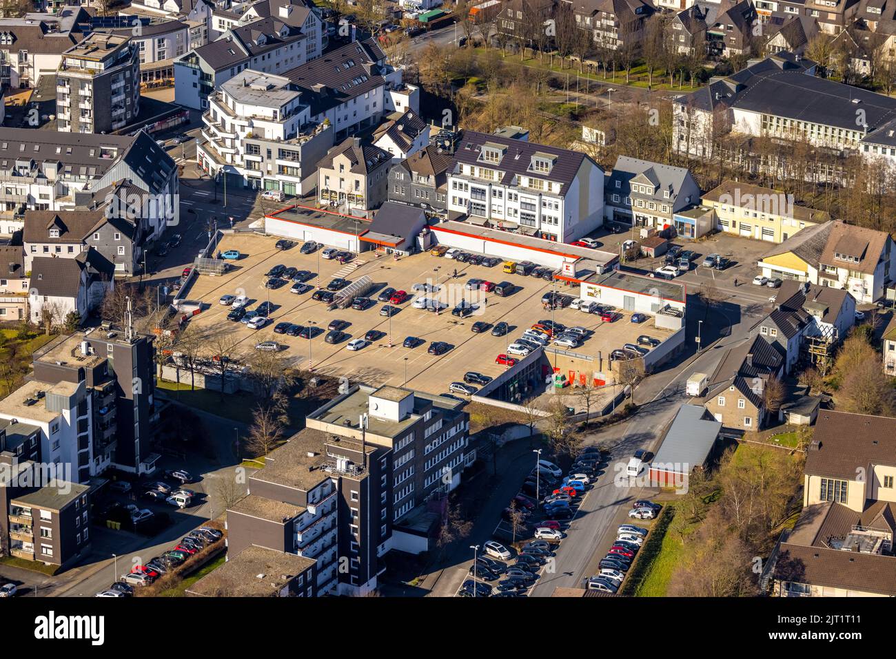 Luftaufnahme, Parkdeck Kaufland Supermarkt, Olpe Stadt, Olpe, Sauerland, Nordrhein-Westfalen, Deutschland, DE, Einkaufsmärkte, Einkaufszentrum, EU Stockfoto