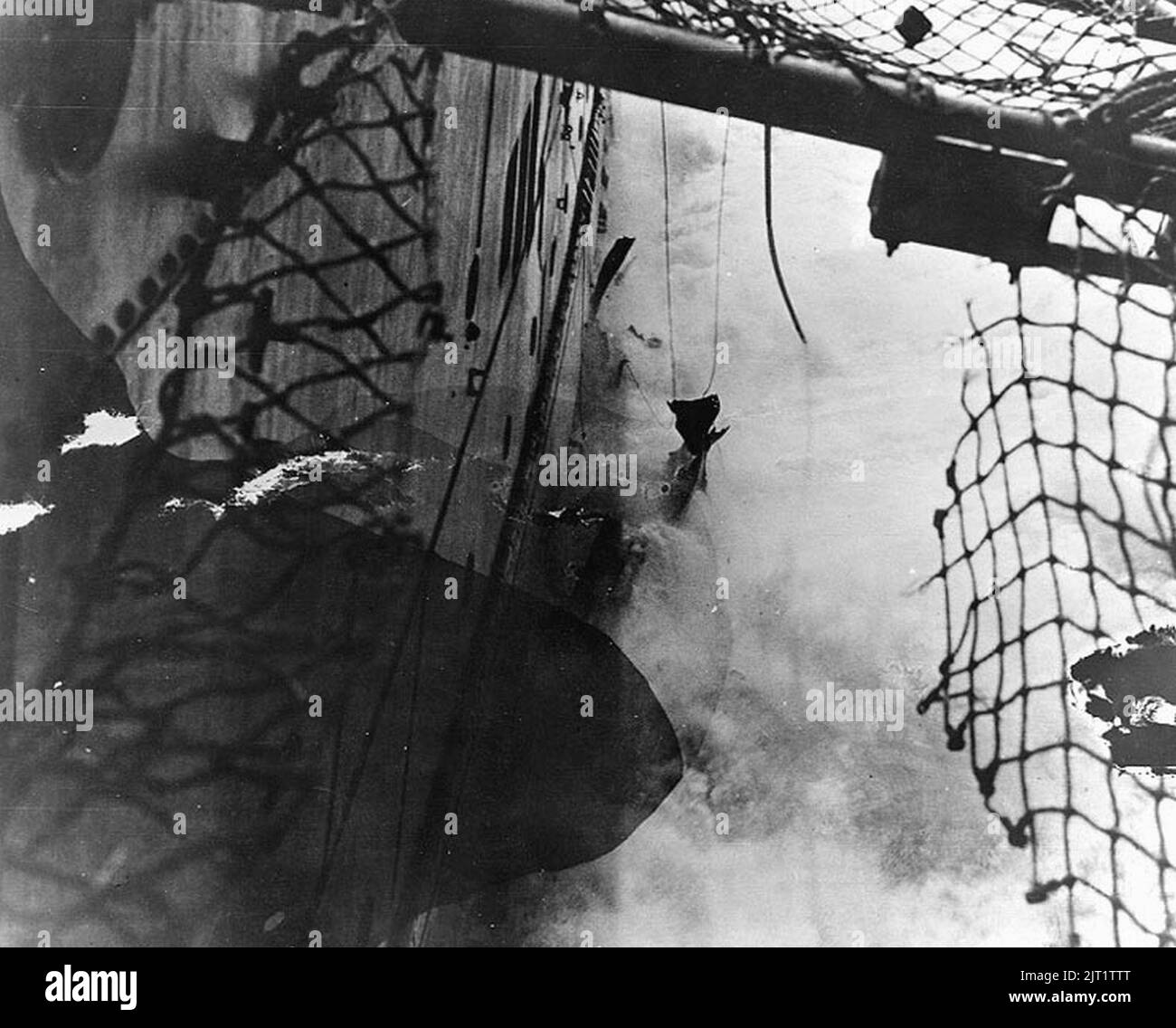 Torpedaschaden auf der USS Lexington (CV-2) während der Schlacht am Korallenmeer, 8. Mai 1942 Stockfoto