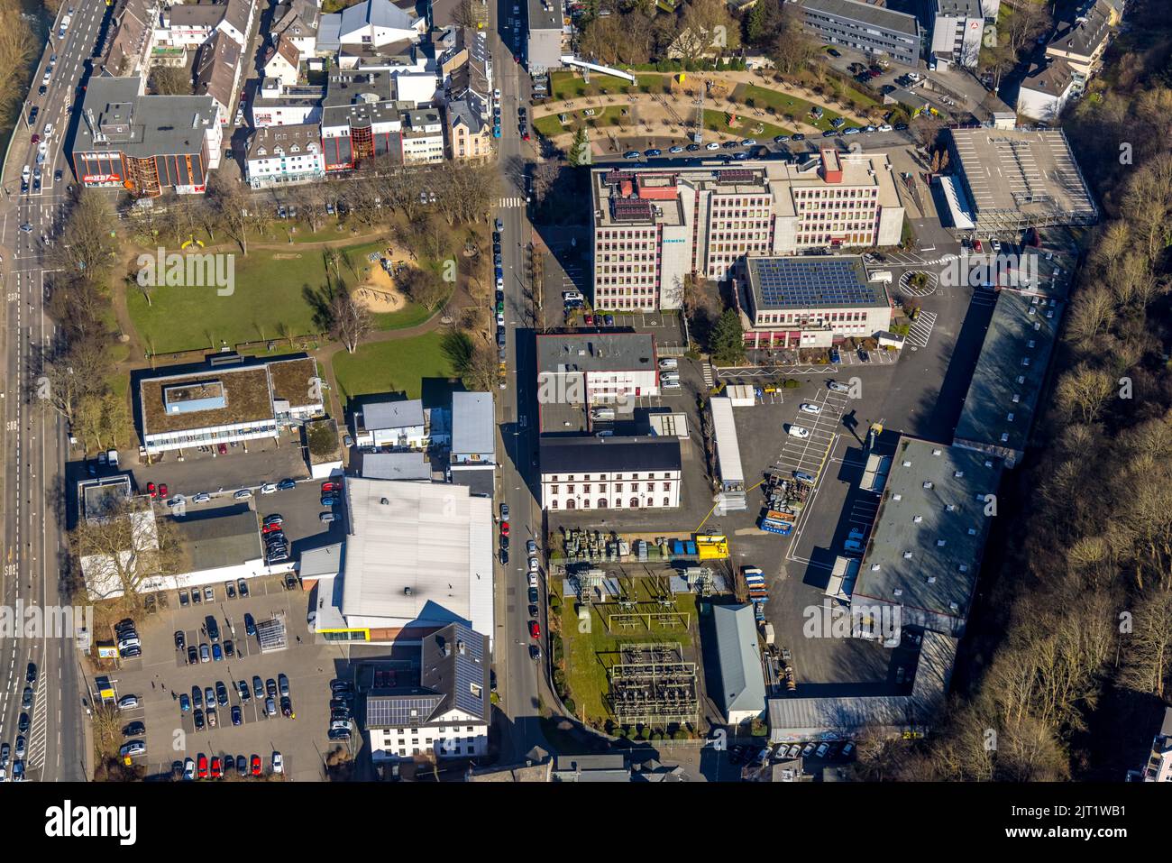 Luftaufnahme, Firmengebäude von Siemens Building Technologies und Westnetz GmbH Regionalzentrum Siegen, Jugendzentrum BlueBox-Siegen, Friedrichstraße, Stockfoto