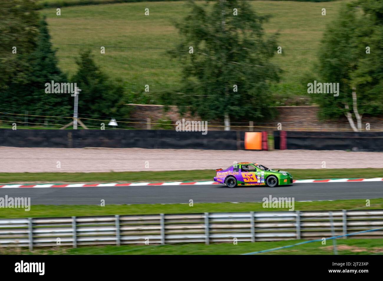Statische und Rennbilder von der US USA Auto Show auf dem Oulton Park Raceway Chishire, einschließlich der Herzöge von Hazard und Days of Thunder Stockfoto