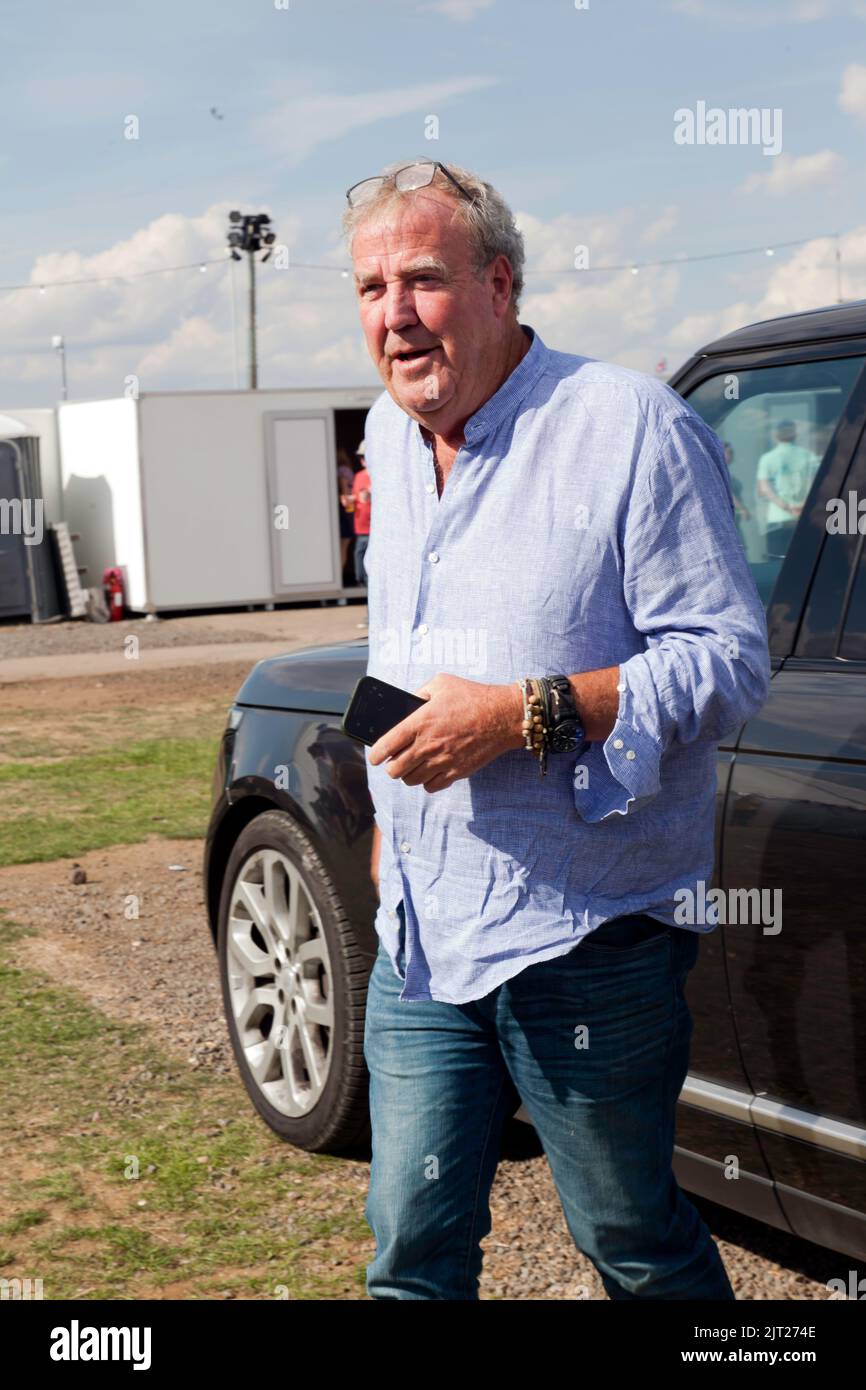 Silverstone Circuit, Silverstone, Nr, Towcester, 27.. August, 2022. Jeremy Clarkson macht einen Überraschungsbesuch in seinem Didddly Squat Farm Shop. John Gaffen/Alamy Live News Stockfoto