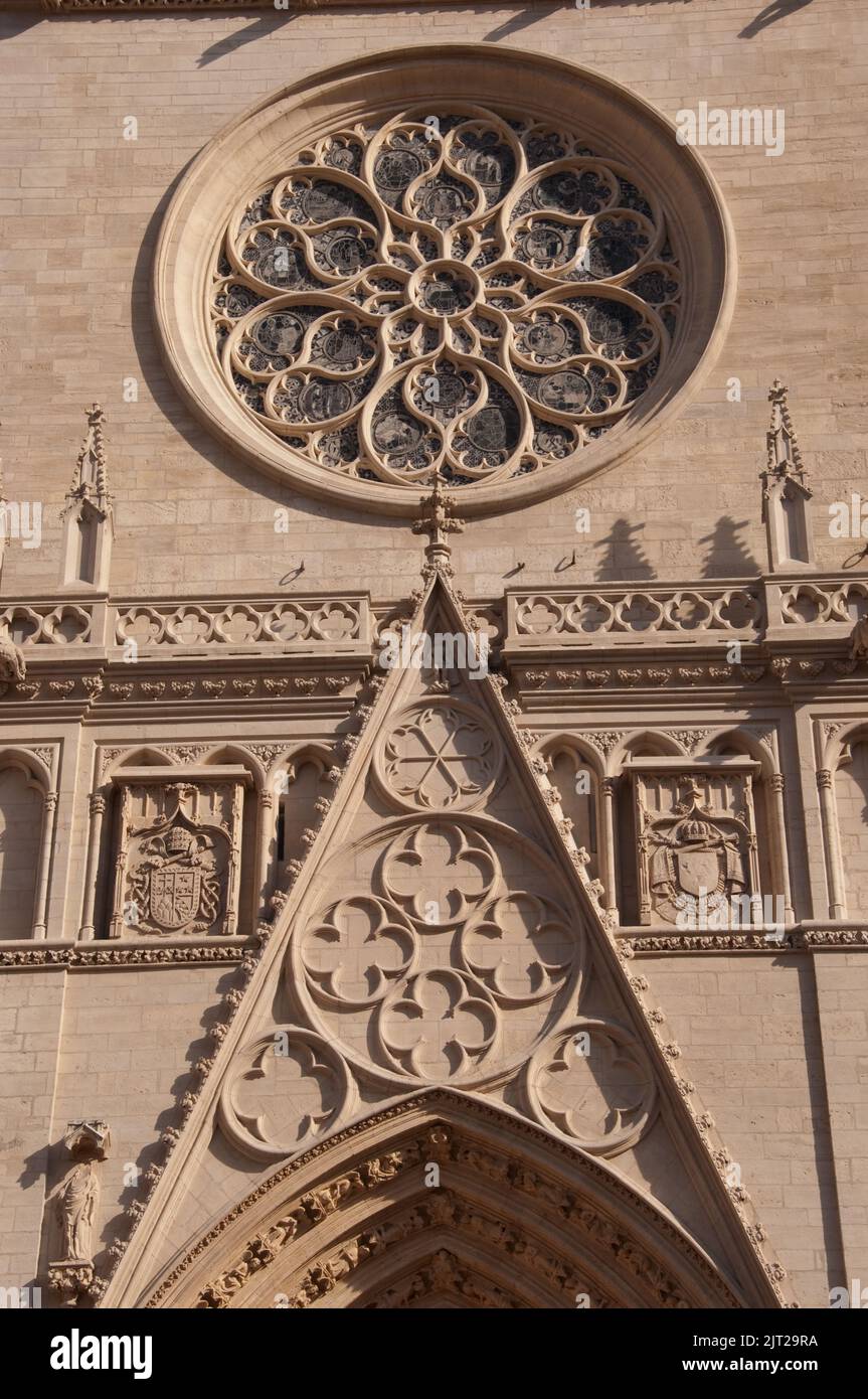 Fassade, Kathedrale St. Johannes des Täufers (Primatial), Lyon, Rhone, Rhone-Alpes, Frankreich. Der Bischof von Lyon ist auch der Primas der Gallier und dort Stockfoto