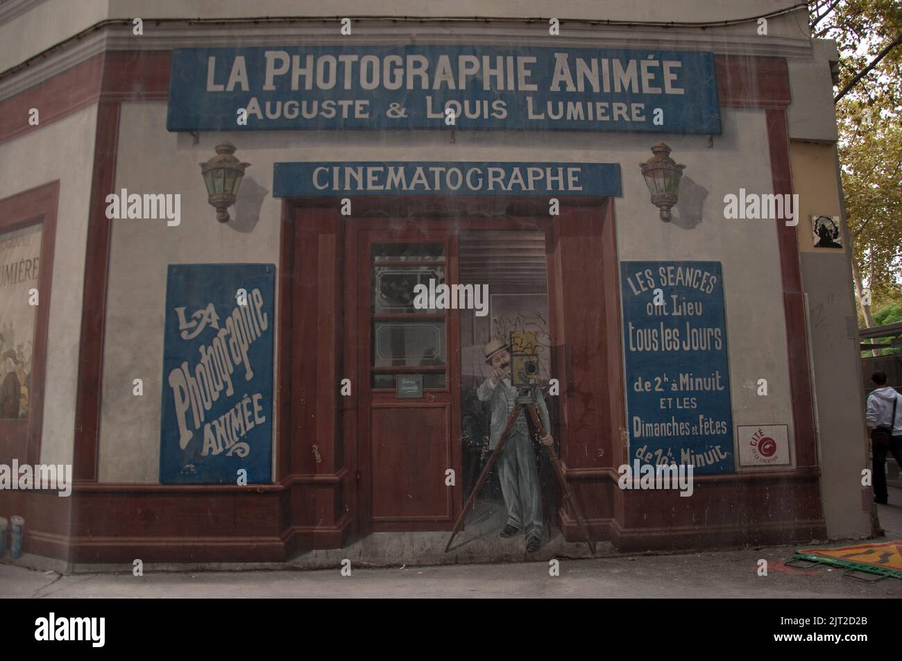 Trompe l'oeil (Optische Illusion), Lyon, Rhone, Rhone Alpes, Frankreich. Das Kino wurde in Lyon von den Brüdern Lumiere erfunden. Diese Illusion macht den Verstand Stockfoto