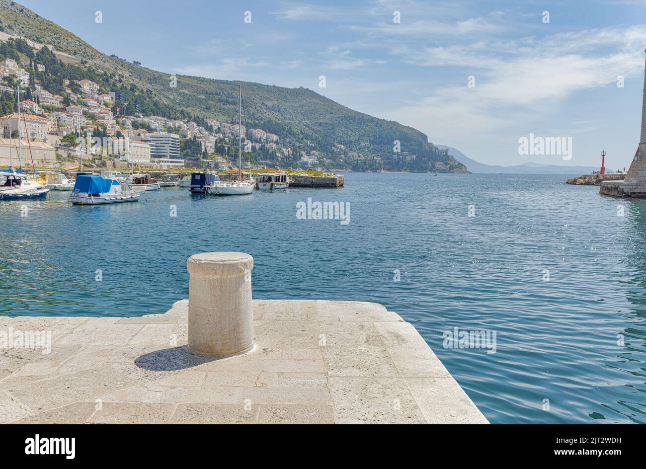 Dubrovnik Altstadt Hafenatmosphäre mit lokalen kleinen Booten vertäut Stockfoto