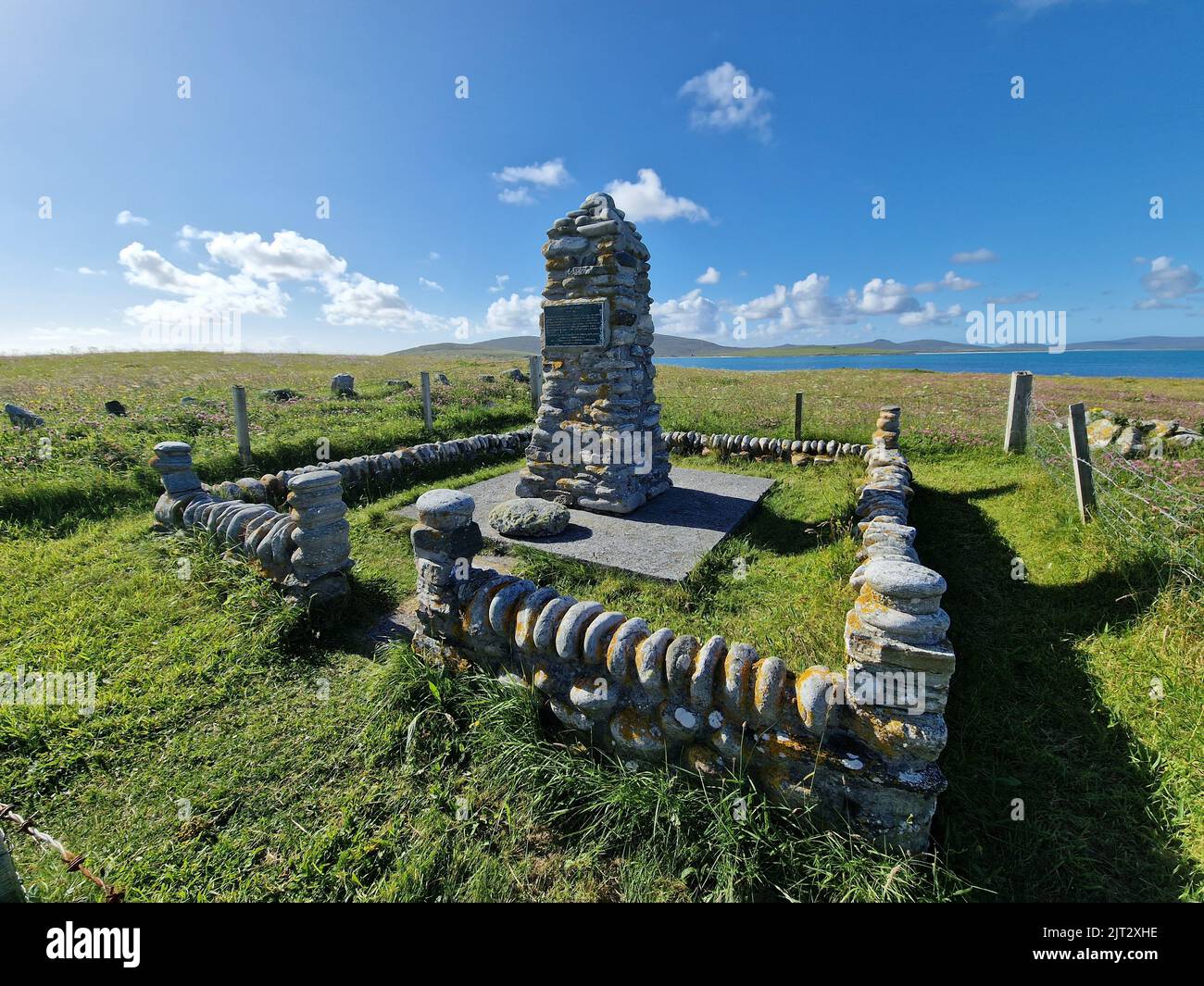 Riesiges MacAskill-Denkmal auf Berneray in den Äußeren Hebriden, Schottland Stockfoto