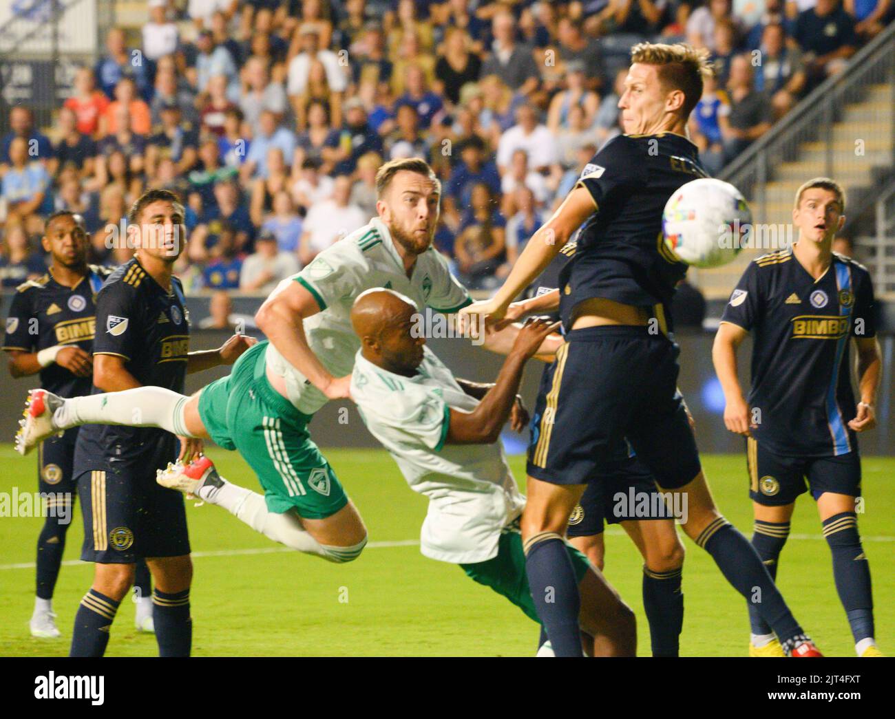 Chester, Pennsylvania, USA. 27. August 2022. -Die Spieler der Philadelphia Union und des Colorado Rapid in Aktion während des Spiels im Subaru Park (Bild: © Ricky Fitchett/ZUMA Press Wire) Stockfoto