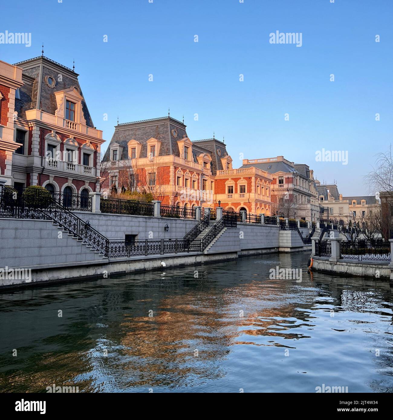 Die Wasserstadt Venedig im Donggang Geschäftsviertel, Zhongshan Bezirk, Dalian, China Stockfoto