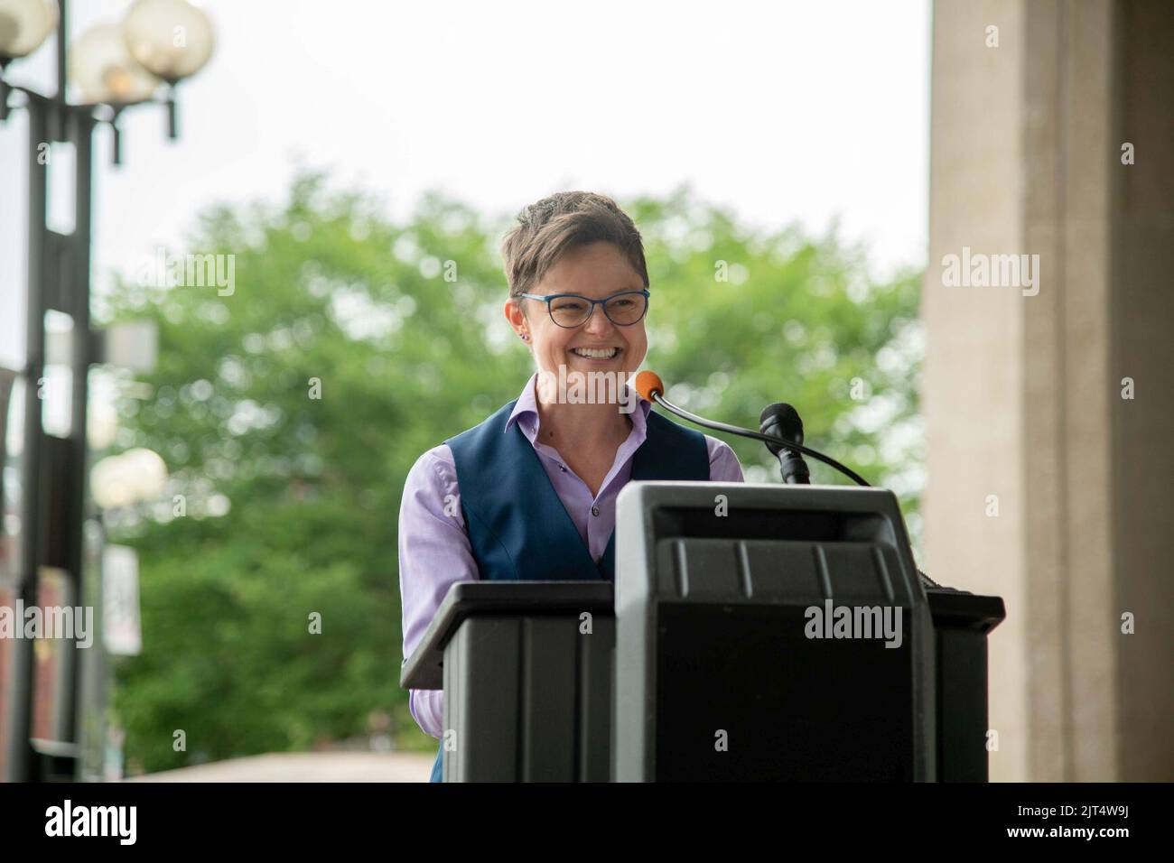 Sprecher des US-Energieministeriums beim PRIDE-Monat LGBTQ Flag Raising am 1. Juni 2021 - DSP 6847. Stockfoto