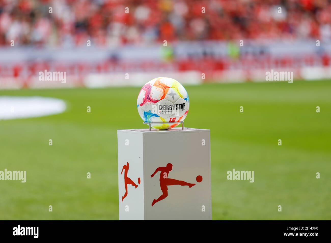 Mainz, Deutschland. 27. August 2022. Ball für das Spiel Bundesliga Mainz gegen Leverkusen im Mewa Arena Stadion gesehen. (Endergebnis; Leverkusen 3:0 Mainz) Credit: SOPA Images Limited/Alamy Live News Stockfoto