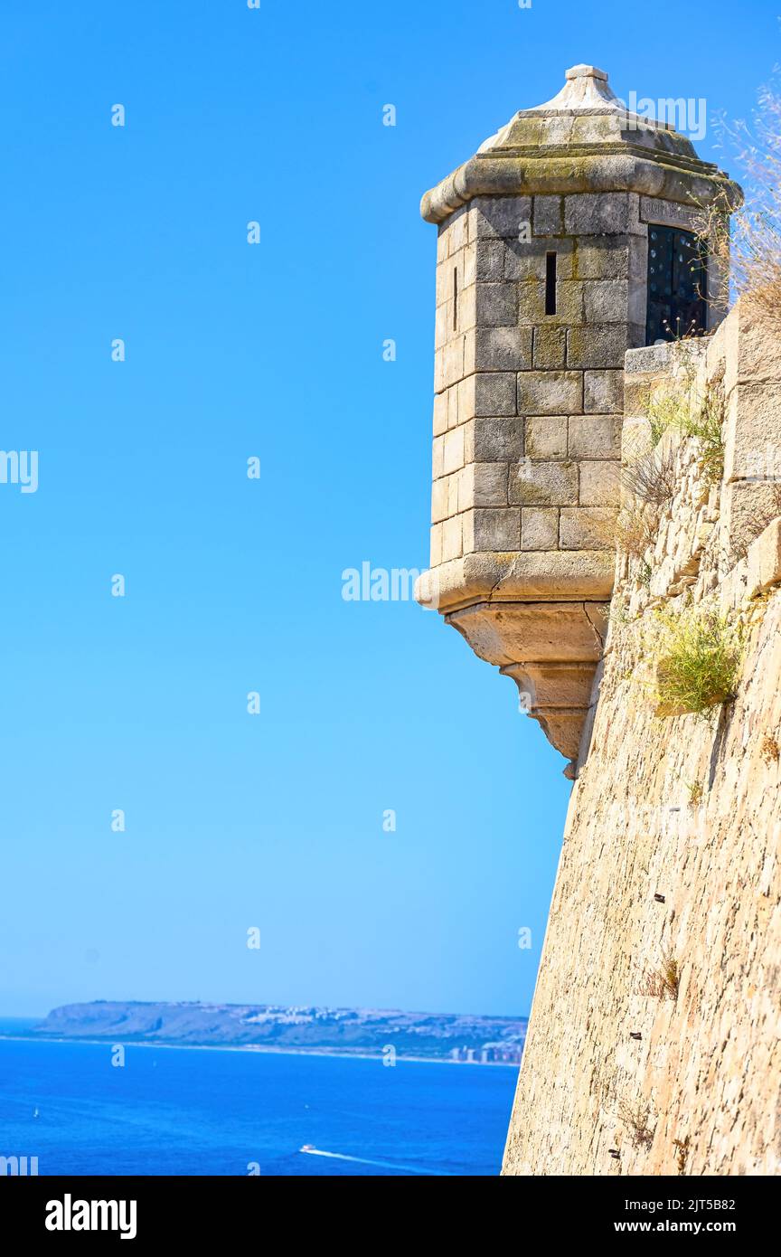 Alicante, Blick auf die Festung Santa Barbara, Spanien, 2022 Stockfoto