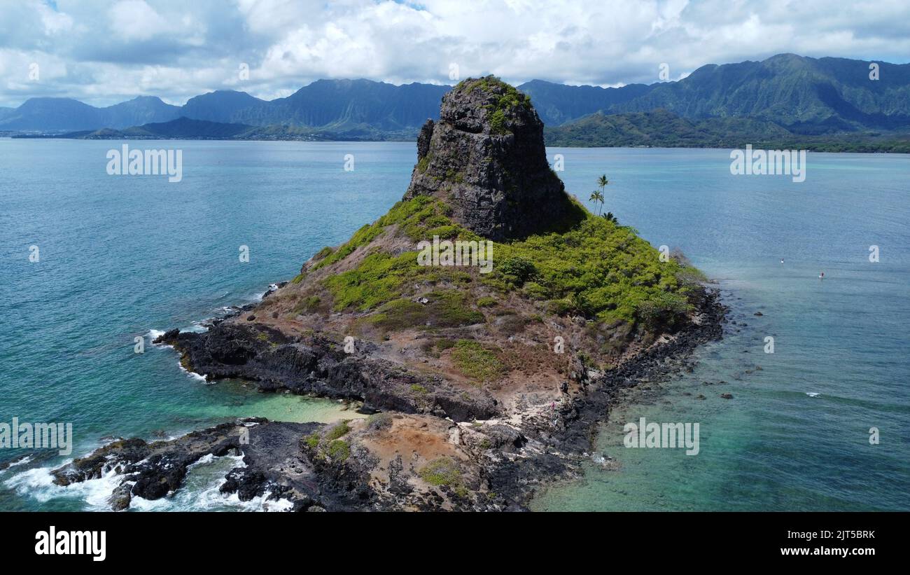 Der Hut von china mans wird aus der Vogelperspektive betrachtet. Wunderschöne hawaiianische Natur. Stockfoto