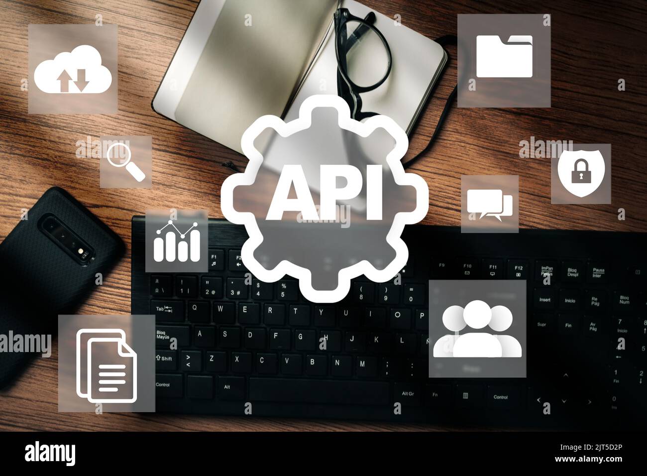 API-Konzept (Application Programming Interface). Software-Entwicklungstool. Internet und Netzwerke. Desktop-Foto als Hintergrund. Stockfoto