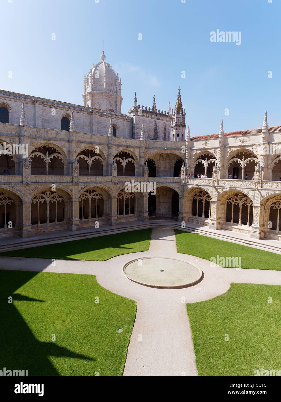 Im Inneren des Klosters Jerónimos, das zum UNESCO-Weltkulturerbe gehört, im Stadtteil Belem von Lissabon, Portugal. Stockfoto